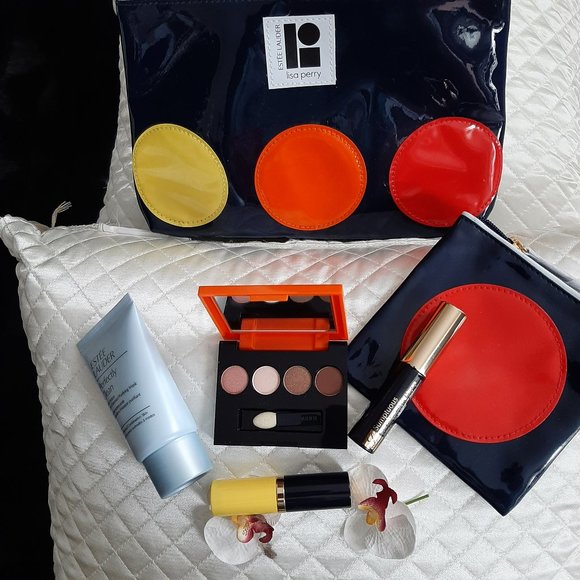 Estee Lauder Make up Bundle in Dual Cosmetic Bag - Picture 11 of 11